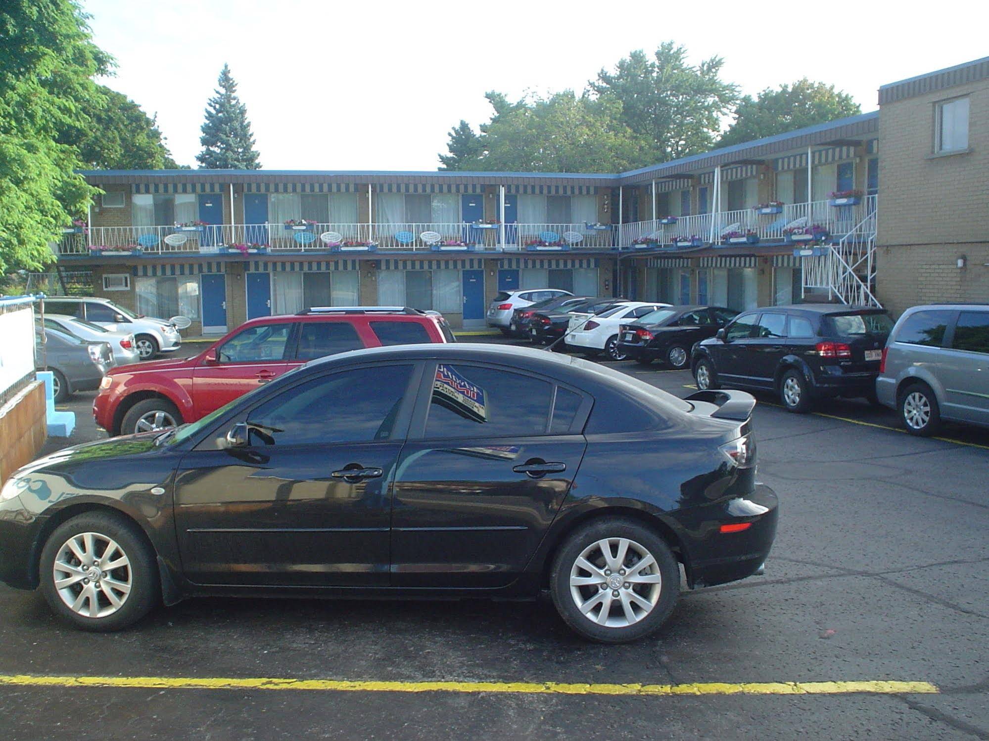 Advance Inn