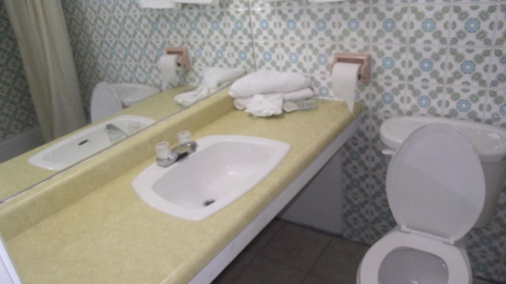 Empress Inn & Suites by the Falls