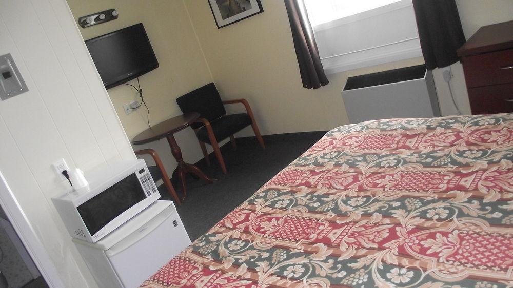 Empress Inn & Suites by the Falls
