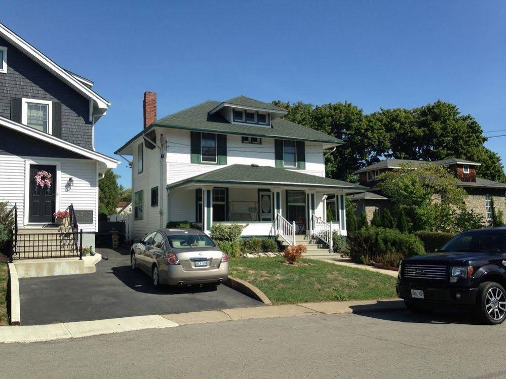 Niagara Falls Cottage Rental - Pine Tree House
