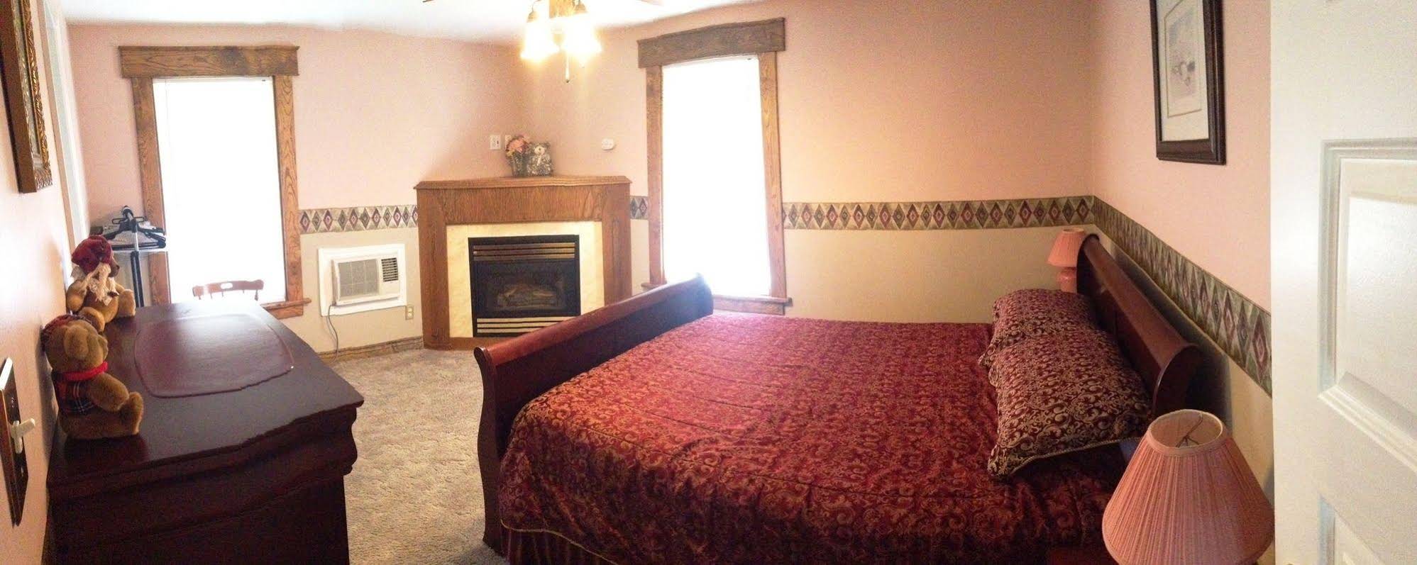 Niagara Falls Cottage Rental - Pine Tree House