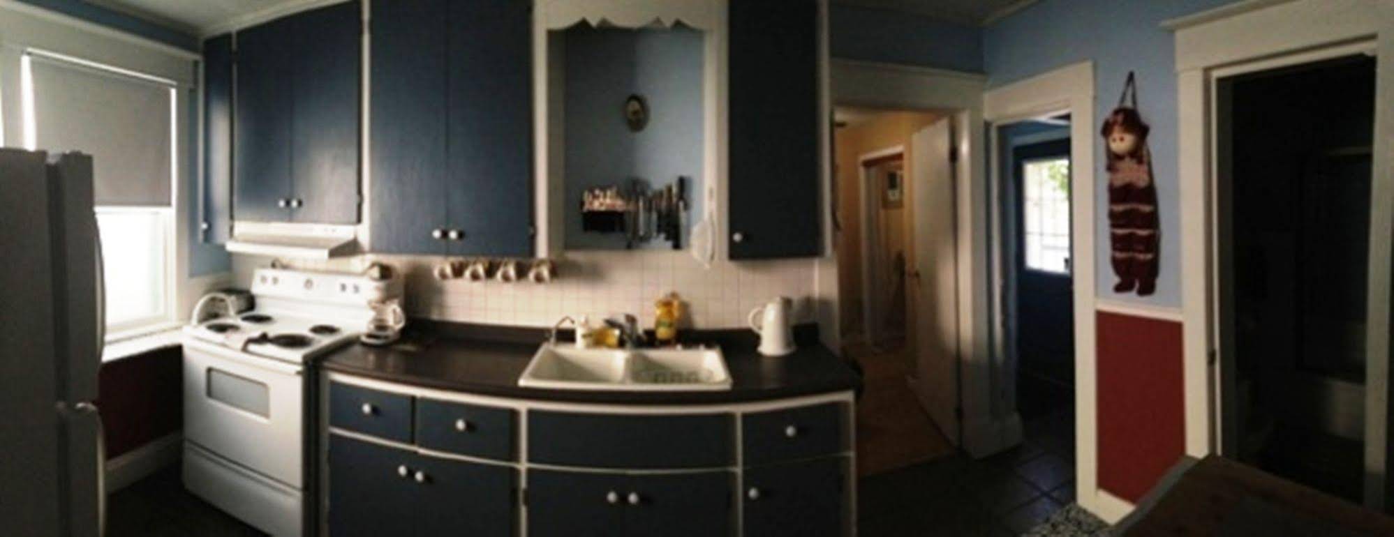 Niagara Falls Cottage Rental - Pine Tree House
