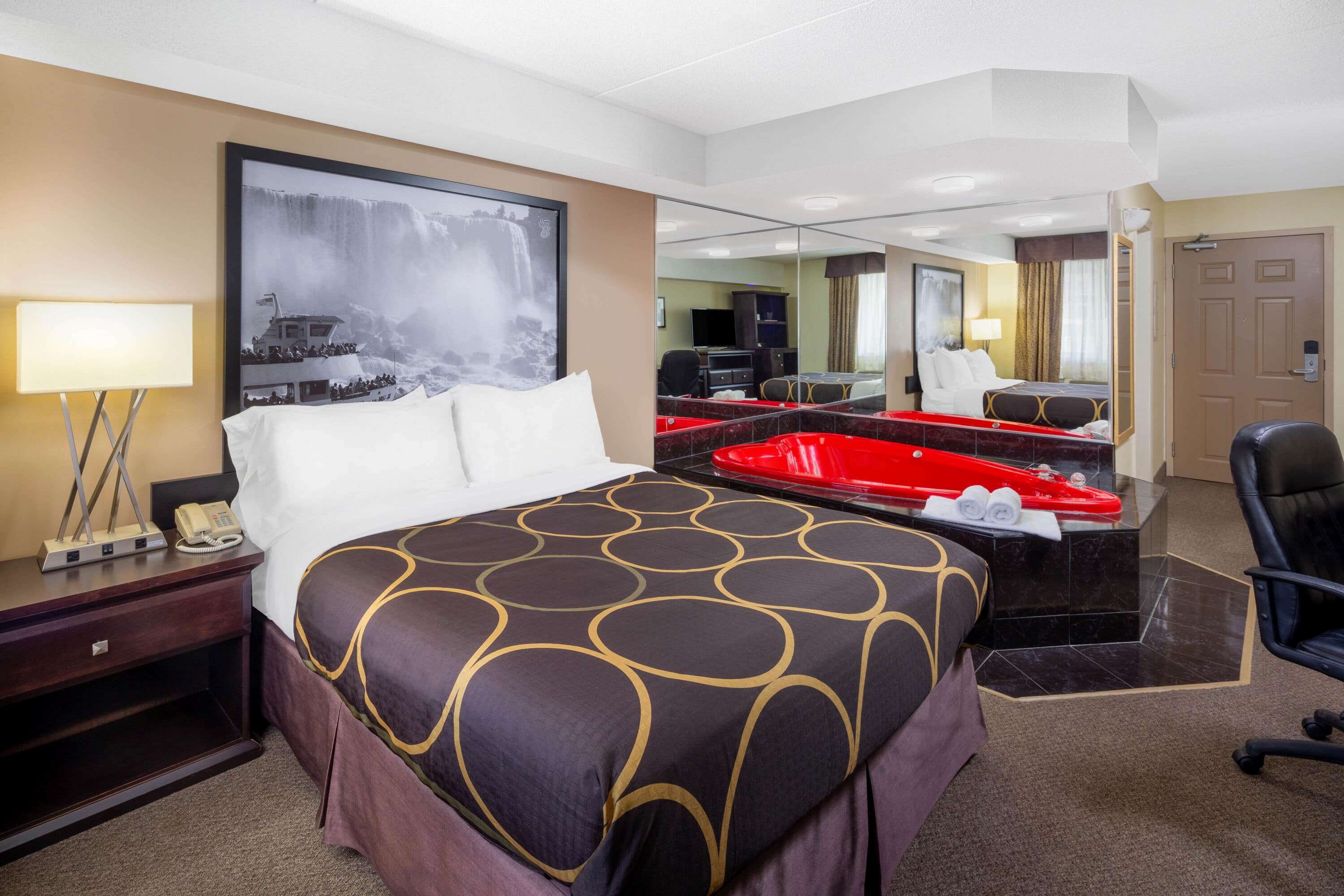 Super 8 by Wyndham Niagara Falls by the Falls