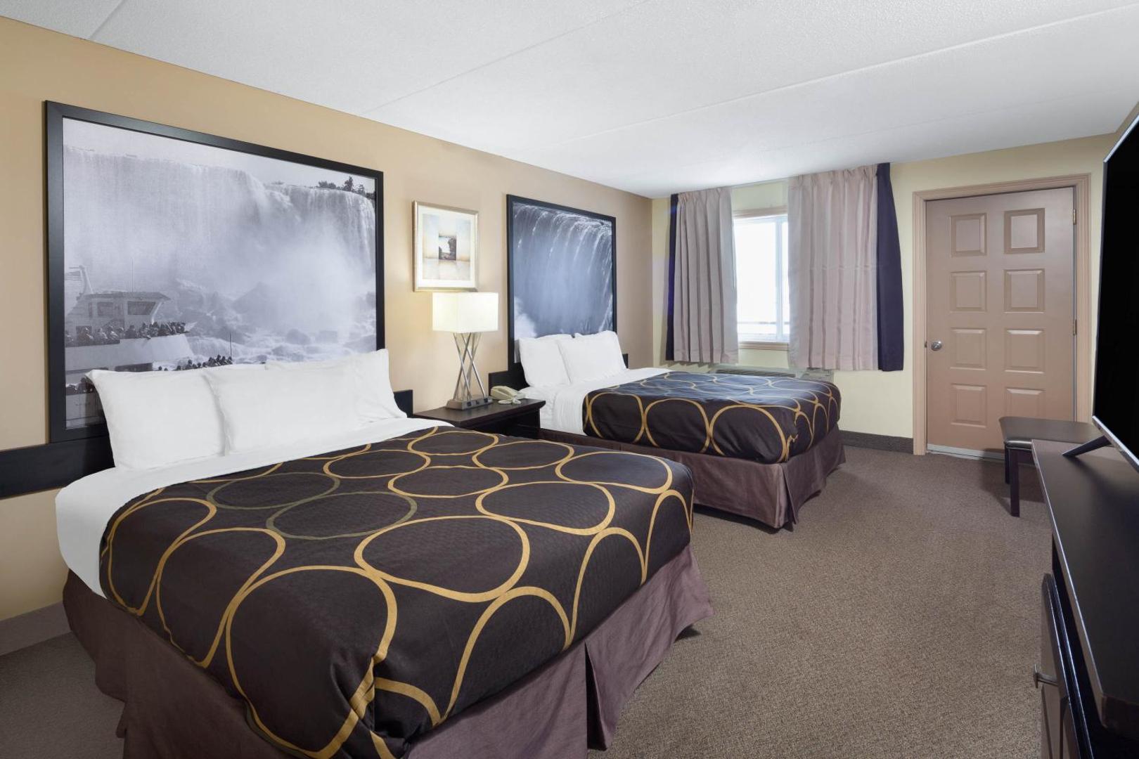 Super 8 by Wyndham Niagara Falls by the Falls