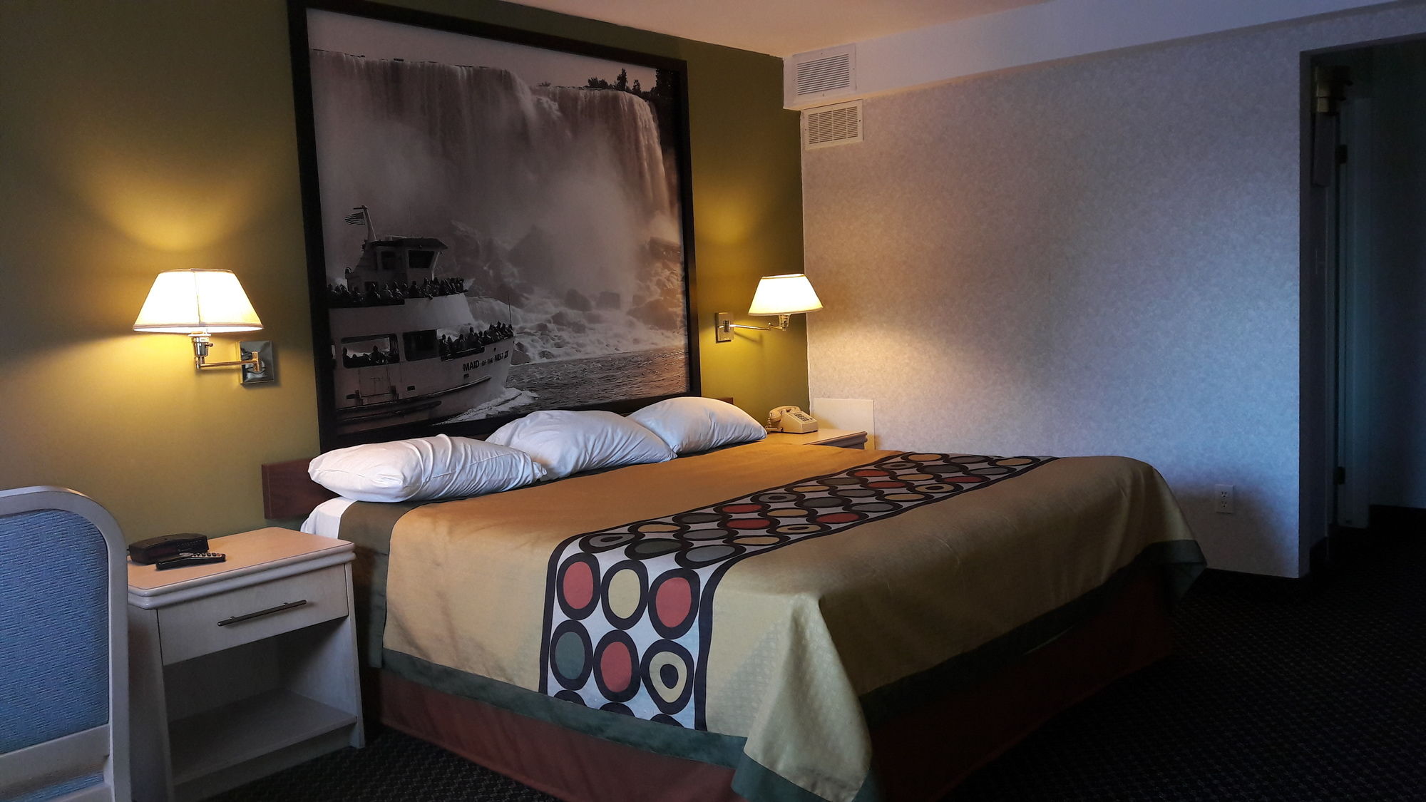 Super 8 by Wyndham Niagara Falls North