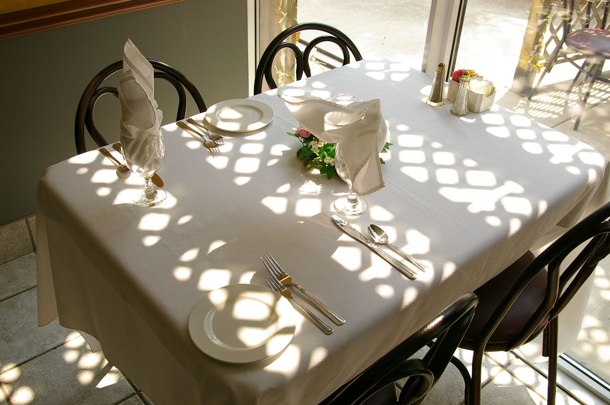 The Peninsula Inn & Resort