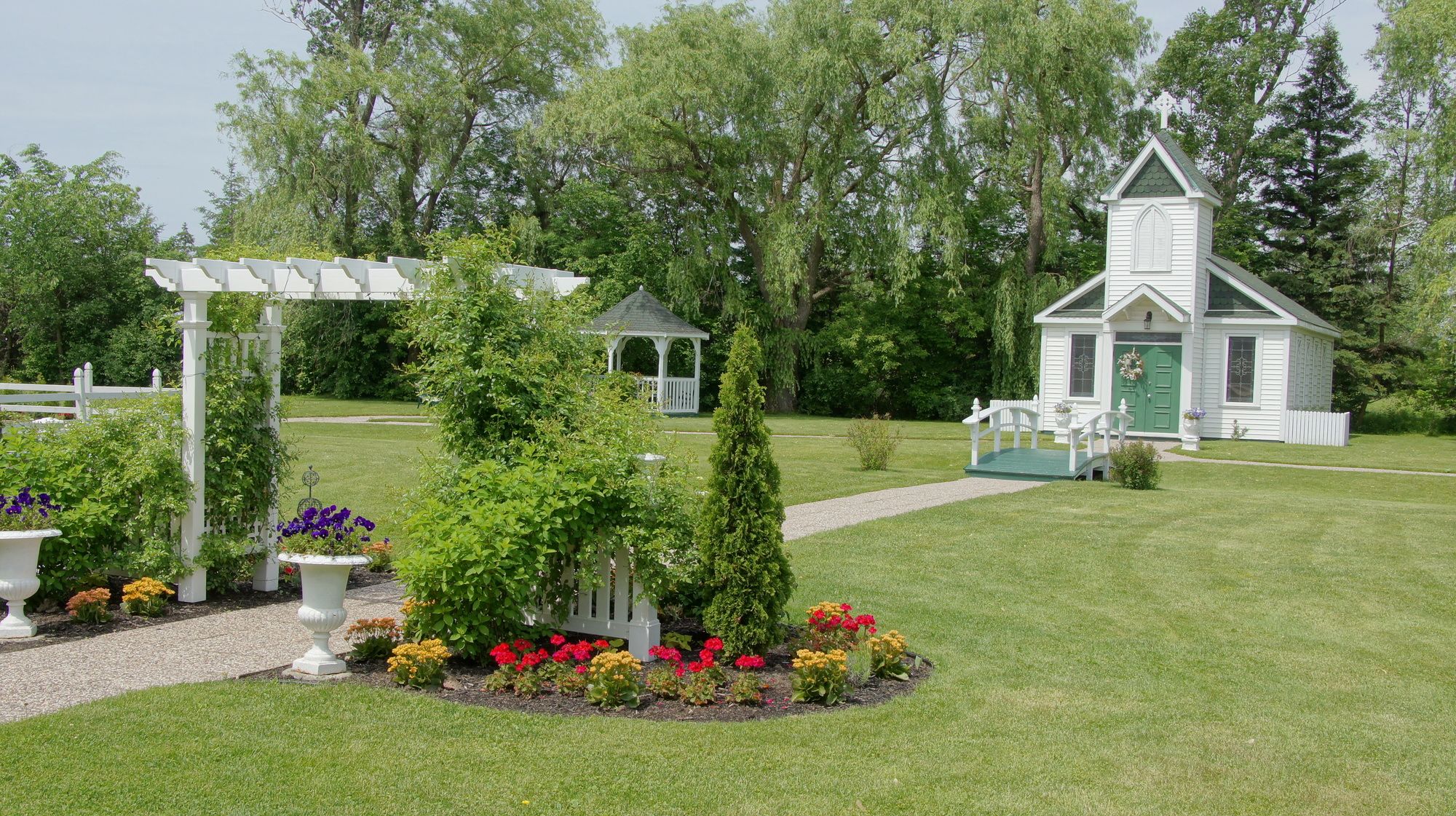 The Peninsula Inn & Resort