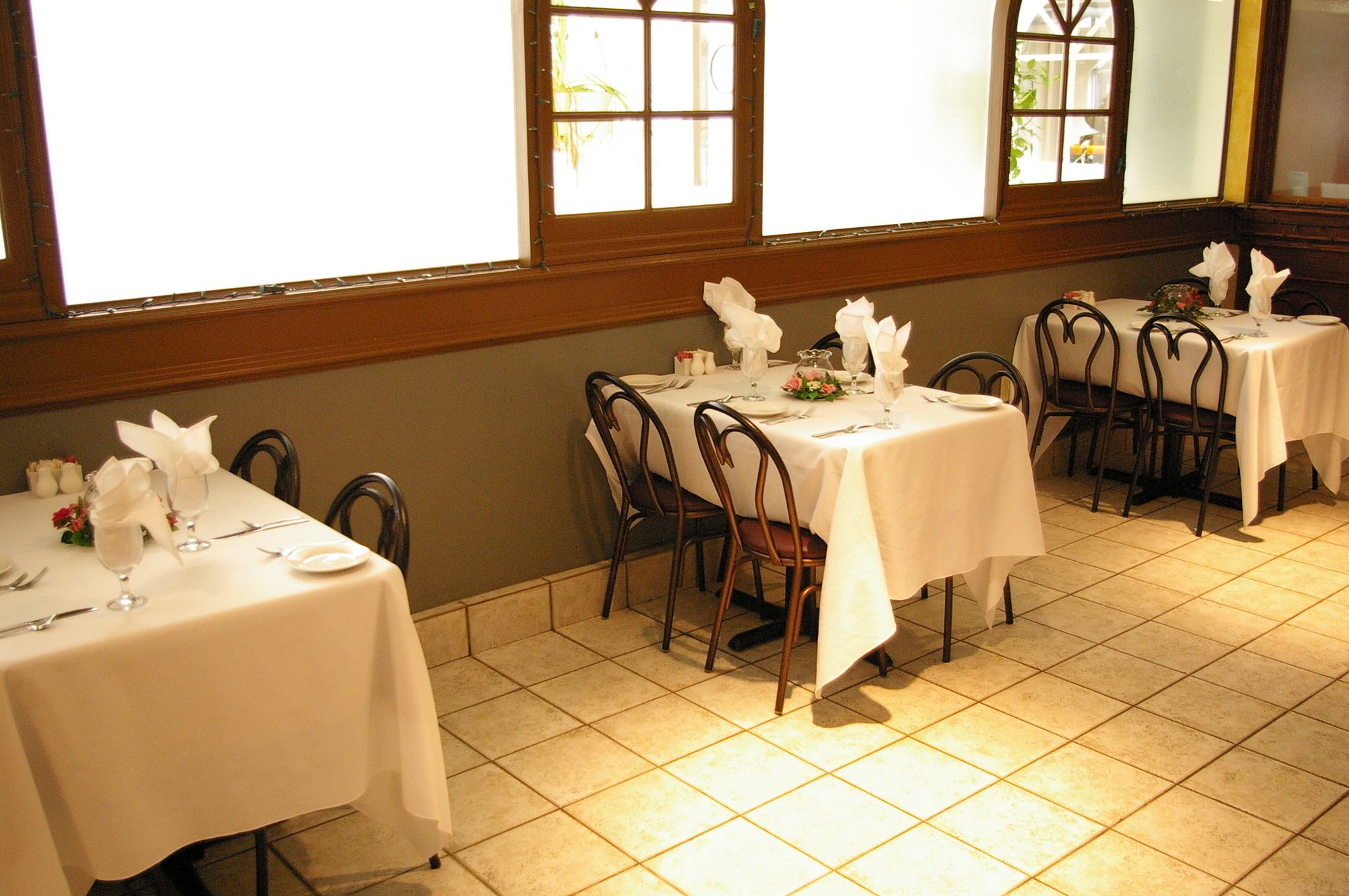 The Peninsula Inn & Resort