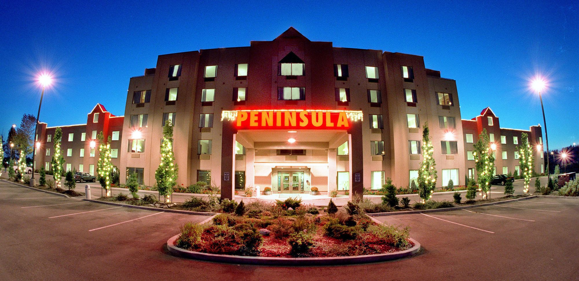 The Peninsula Inn & Resort