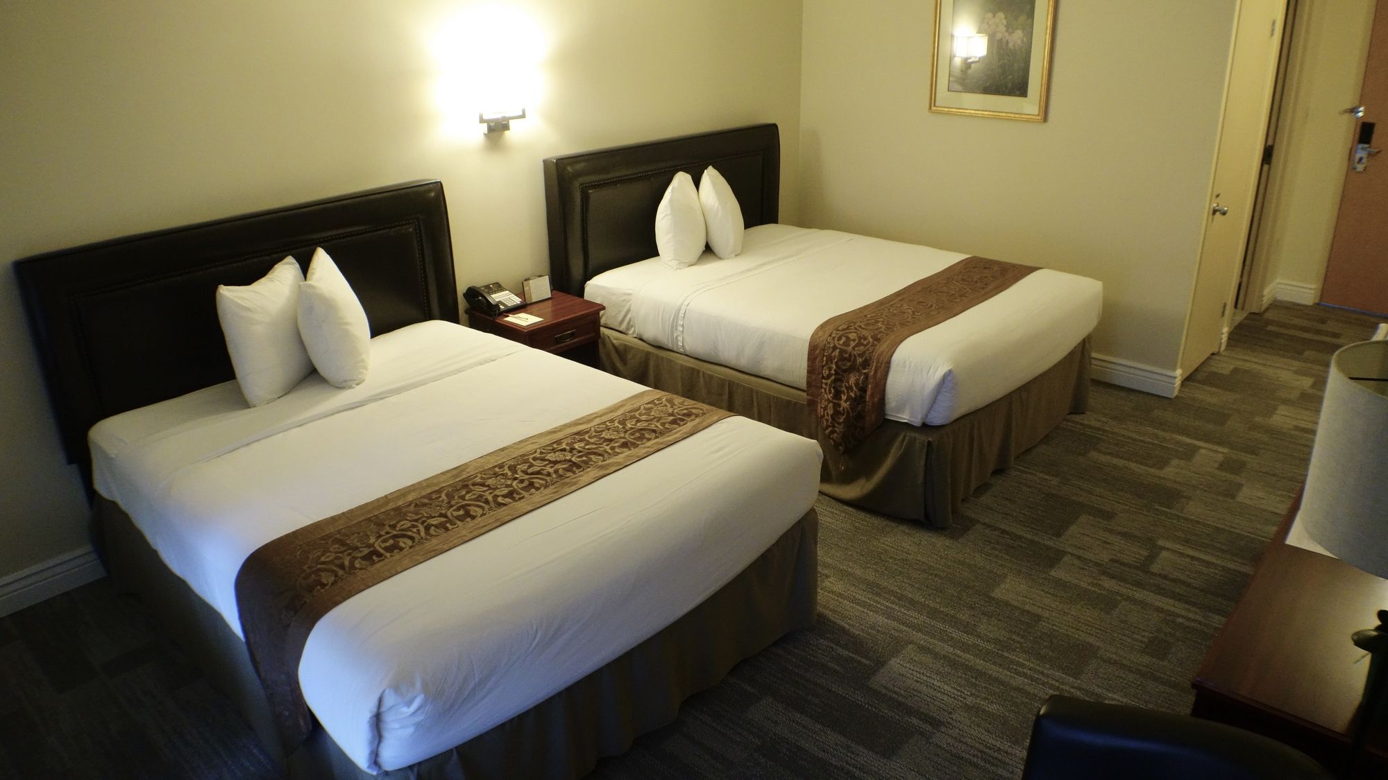 The Peninsula Inn & Resort