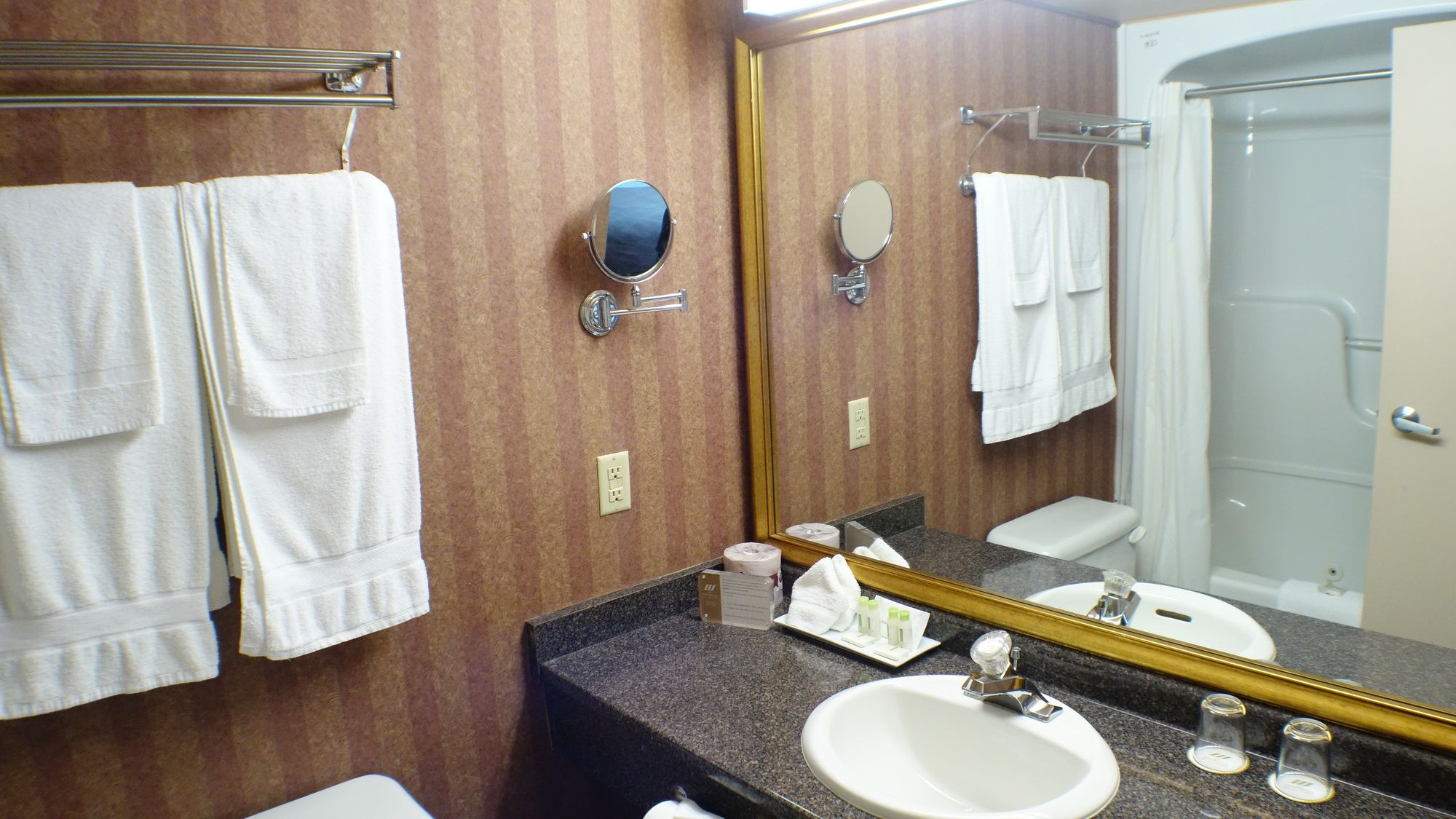 The Peninsula Inn & Resort