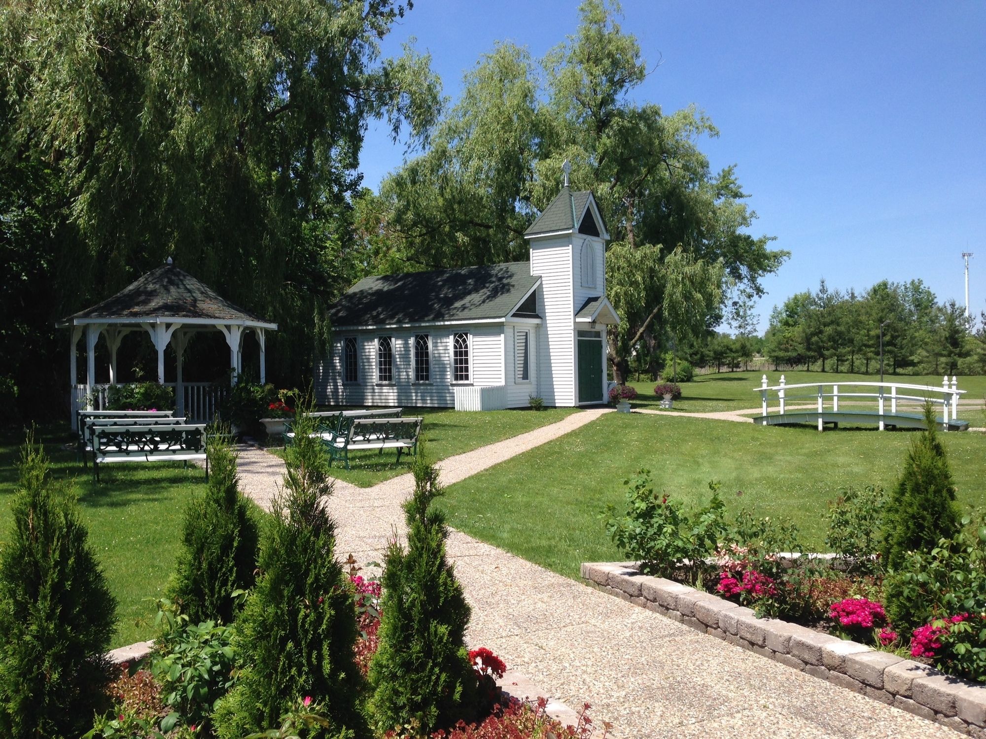 The Peninsula Inn & Resort
