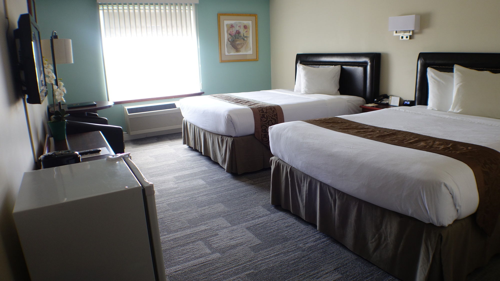 The Peninsula Inn & Resort