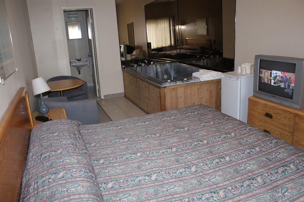 Tropicana Inn