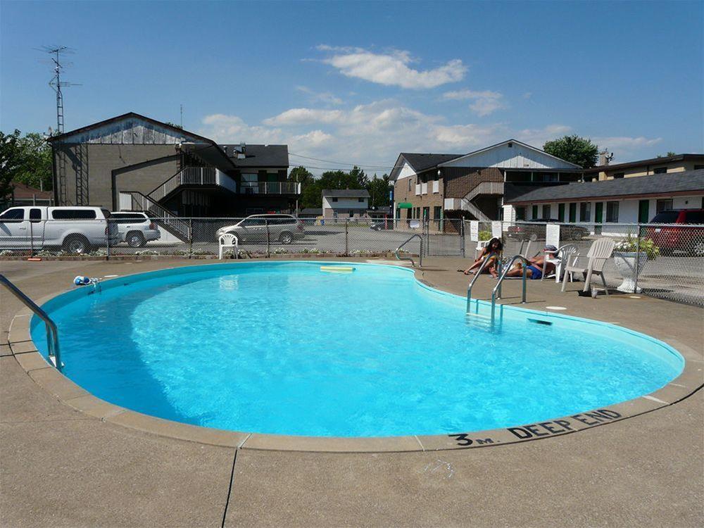 Tropicana Inn