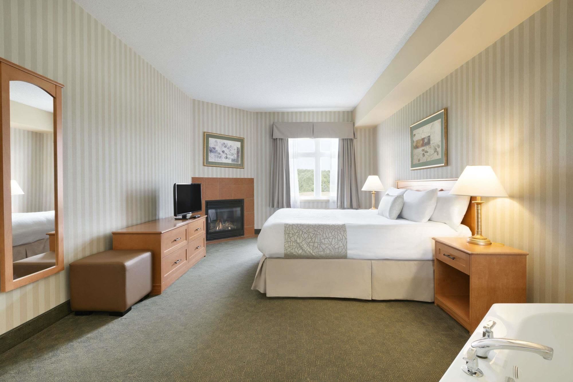 Days Inn by Wyndham Orillia