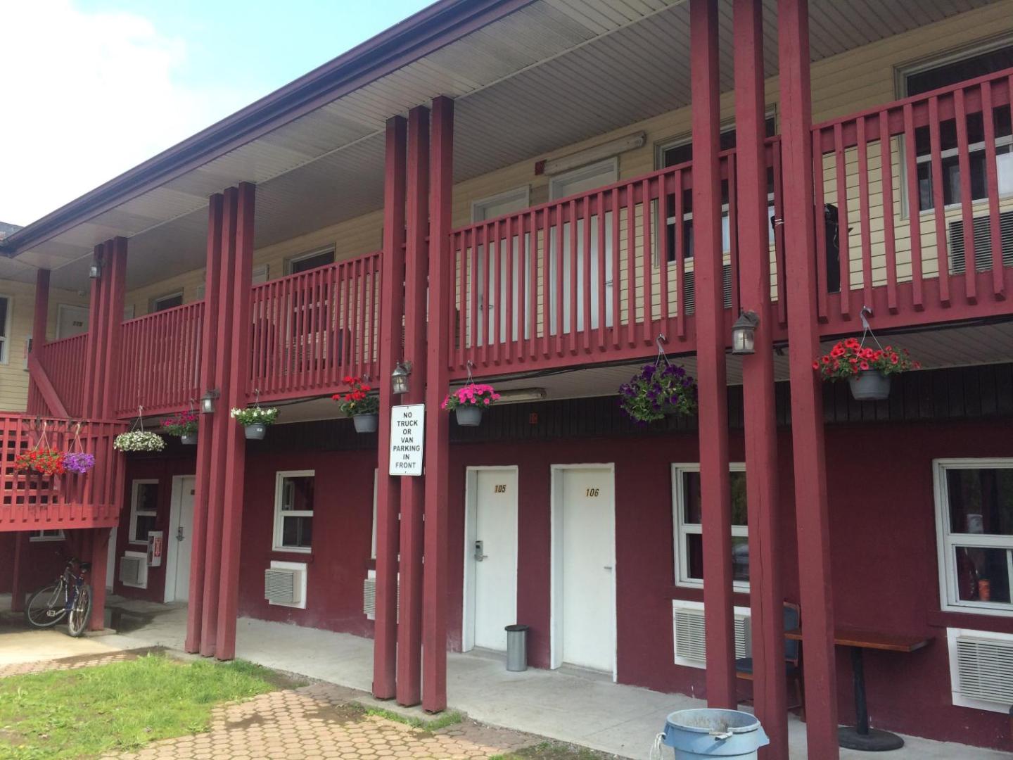 Knights Inn Oshawa
