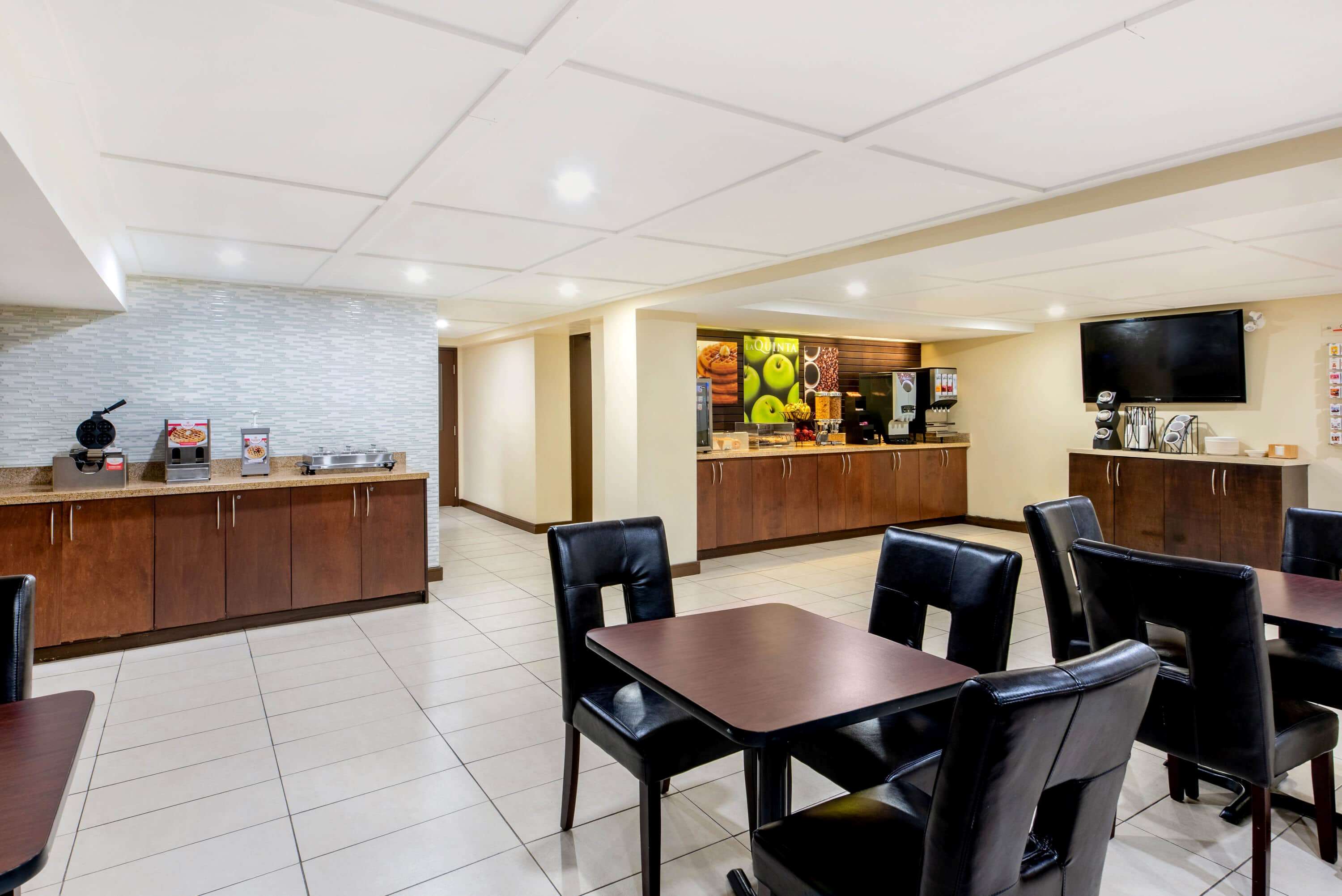 La Quinta Inn & Suites by Wyndham Oshawa