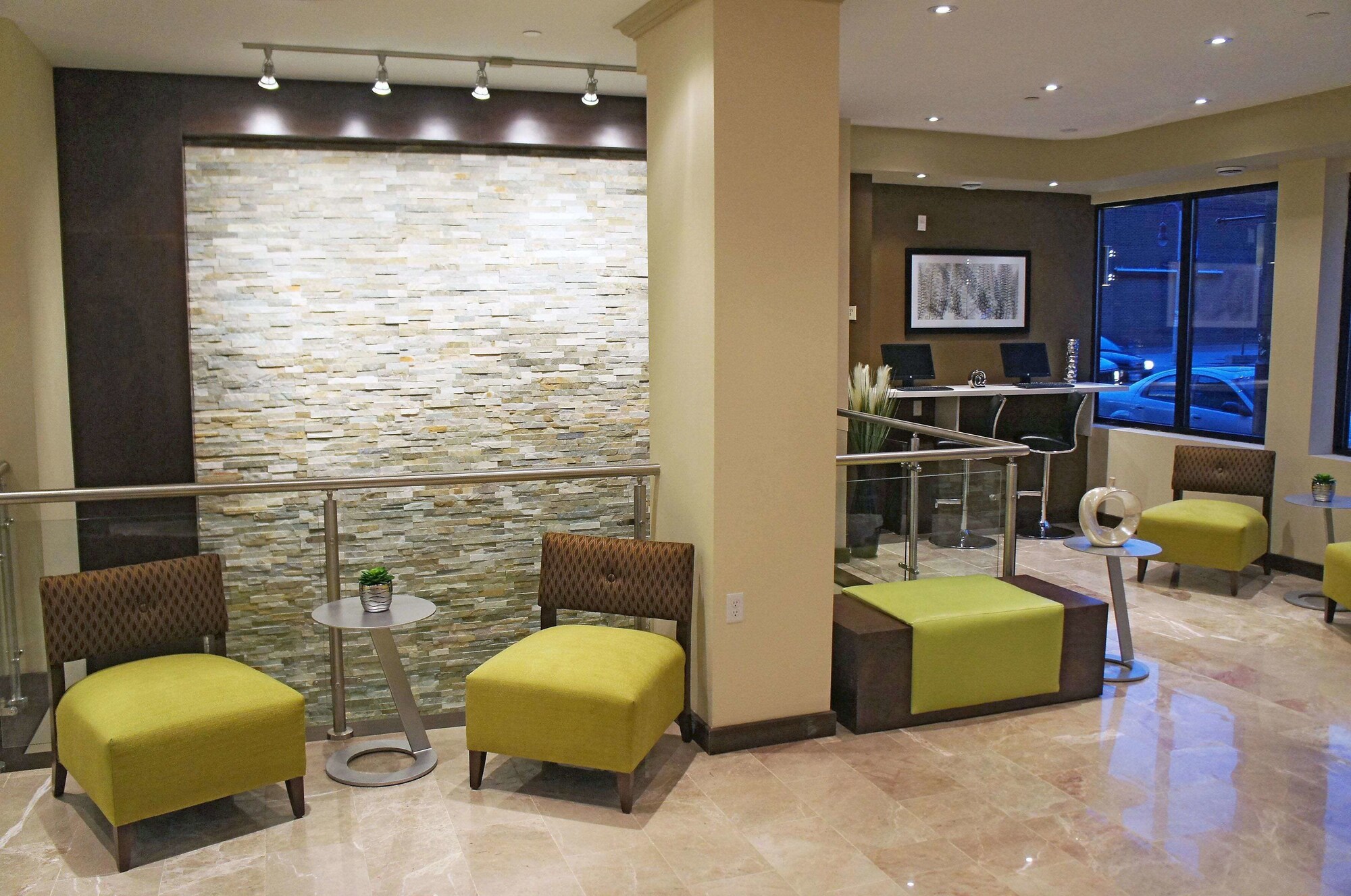 La Quinta Inn & Suites by Wyndham Oshawa