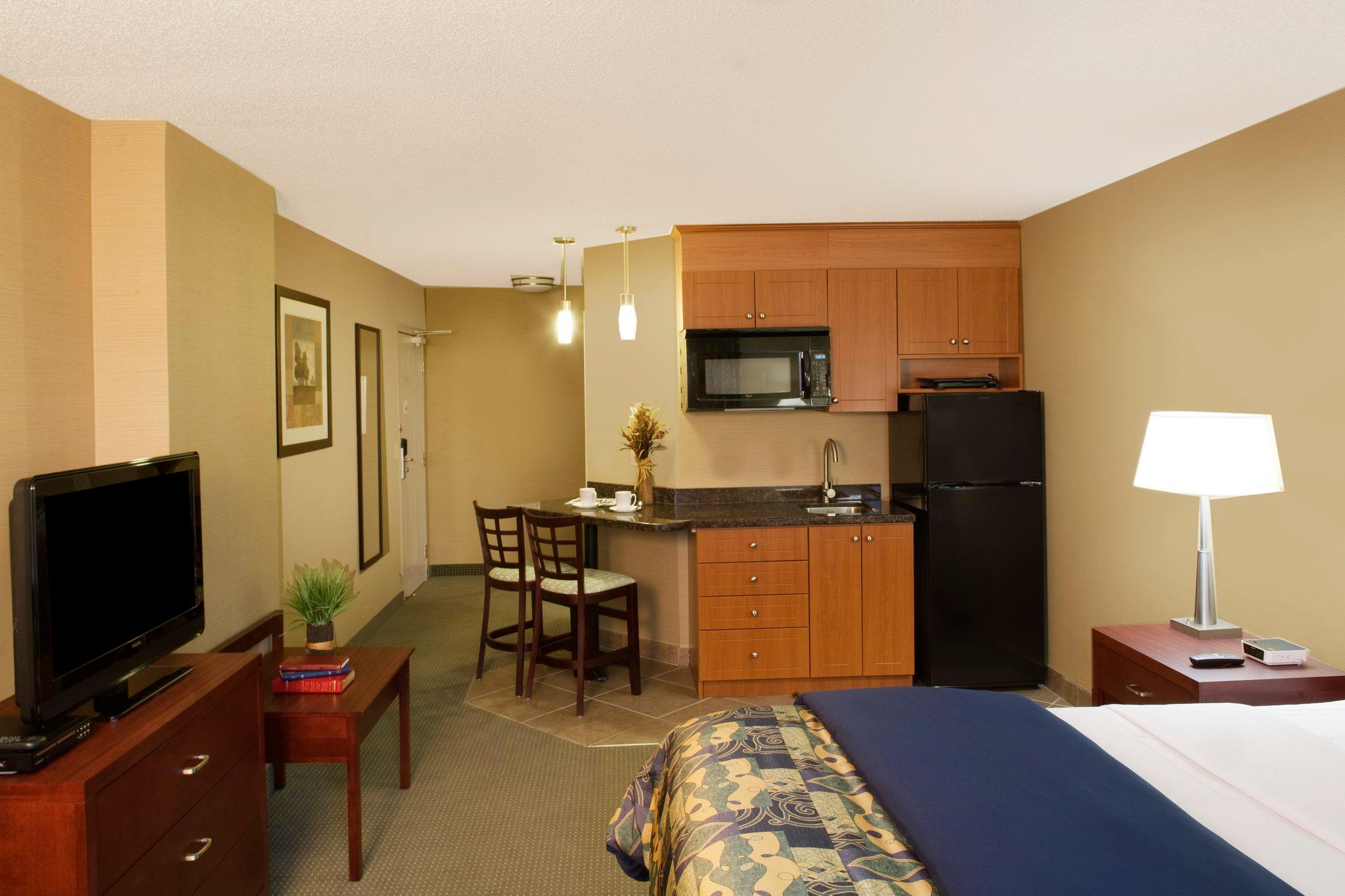 Travelodge by Wyndham Oshawa Whitby