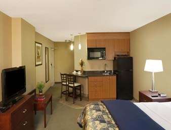 Travelodge by Wyndham Oshawa Whitby