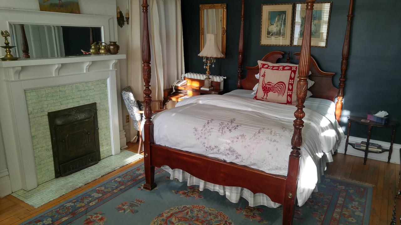 Ashbury House Bed and Breakfast