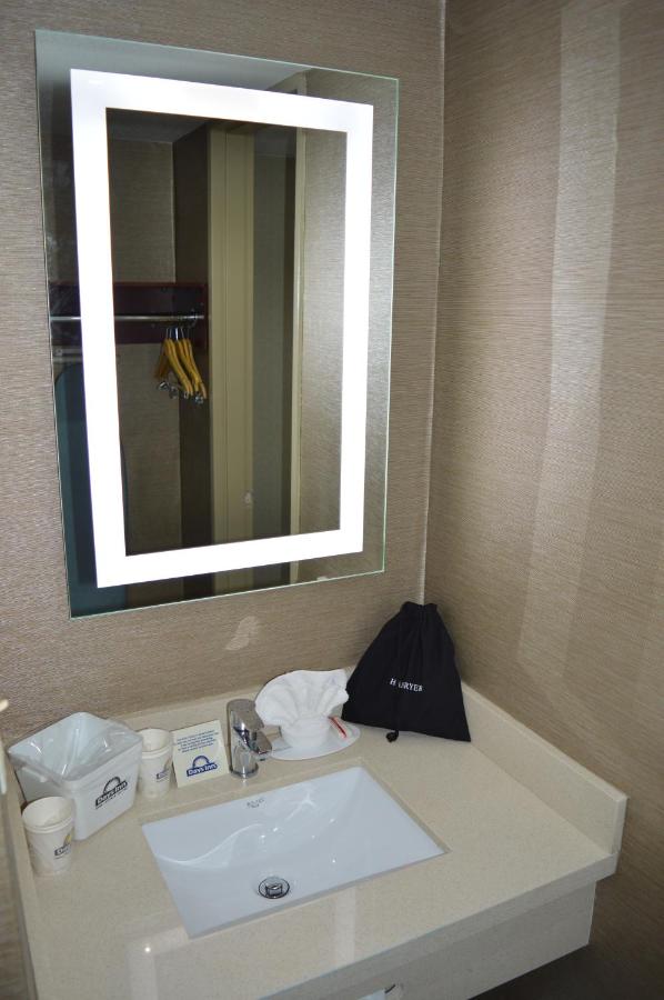 Days Inn by Wyndham Ottawa