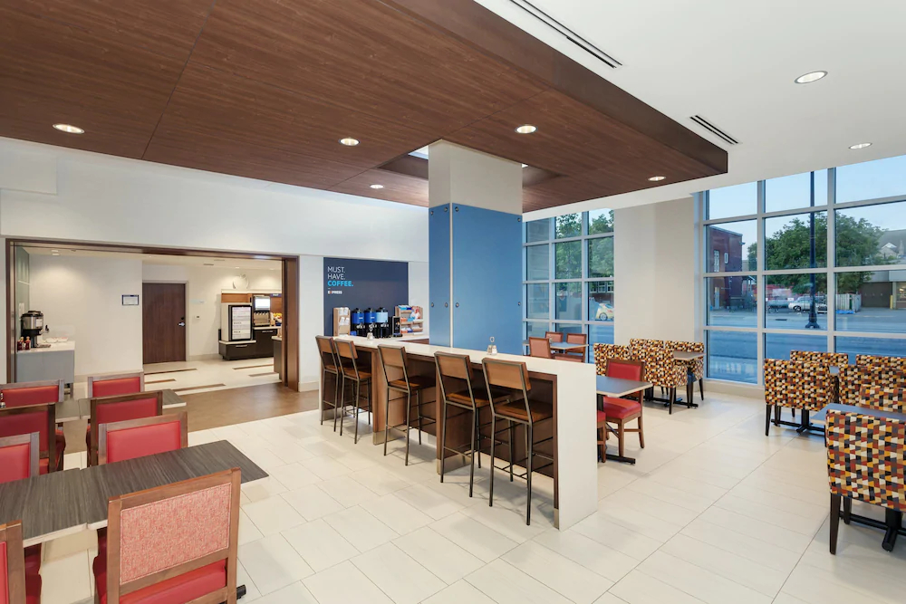 Holiday Inn Express & Suites Downtown Ottawa East