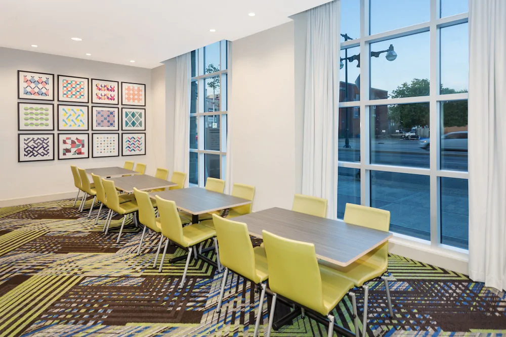 Holiday Inn Express & Suites Downtown Ottawa East