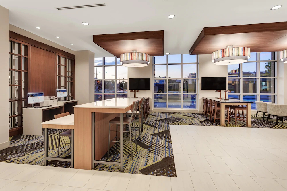 Holiday Inn Express & Suites Downtown Ottawa East