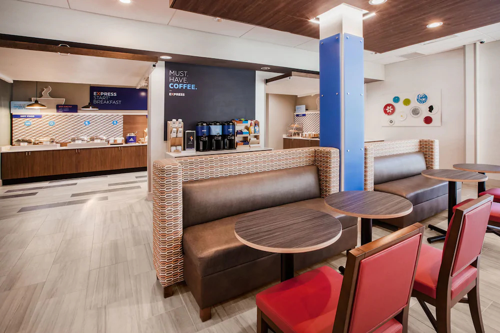 Holiday Inn Express & Suites Downtown Ottawa East