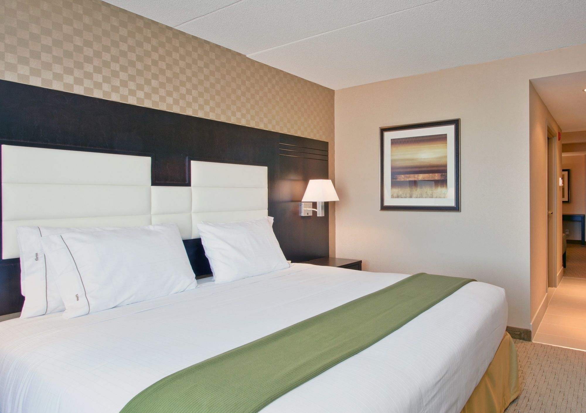 Holiday Inn Express & Suites Ottawa West - Nepean