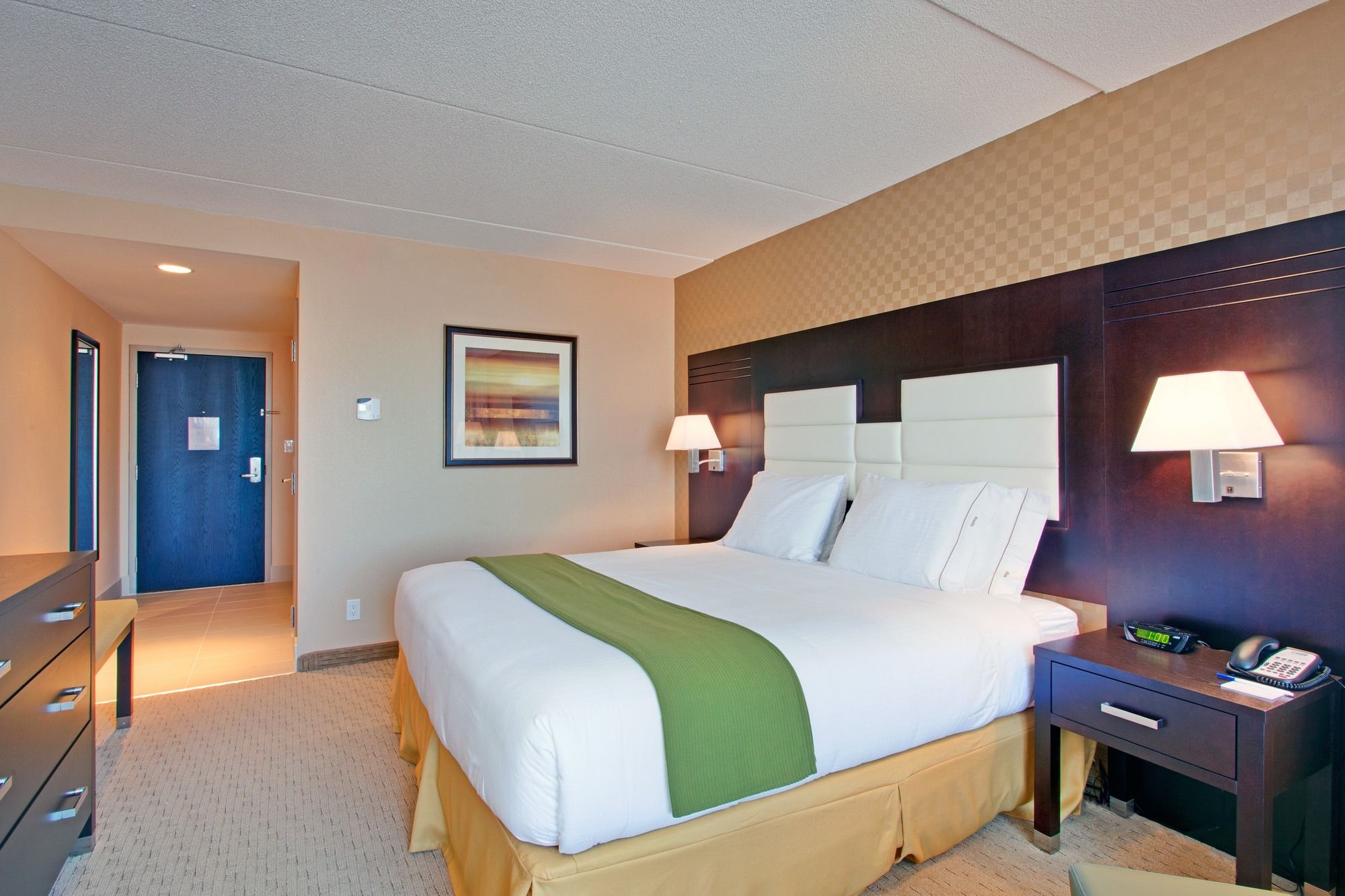 Holiday Inn Express & Suites Ottawa West - Nepean