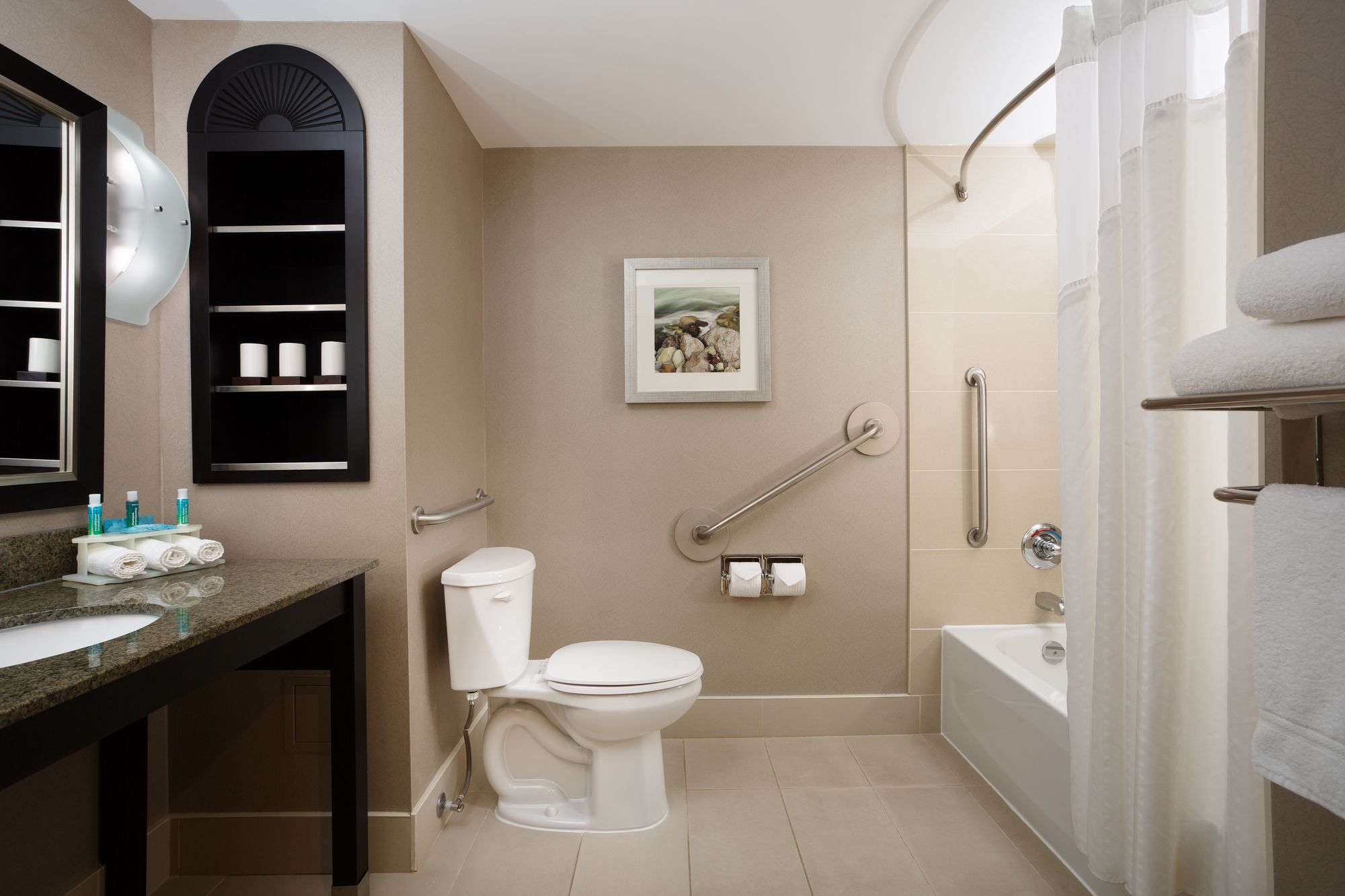 Holiday Inn Express & Suites Ottawa West - Nepean