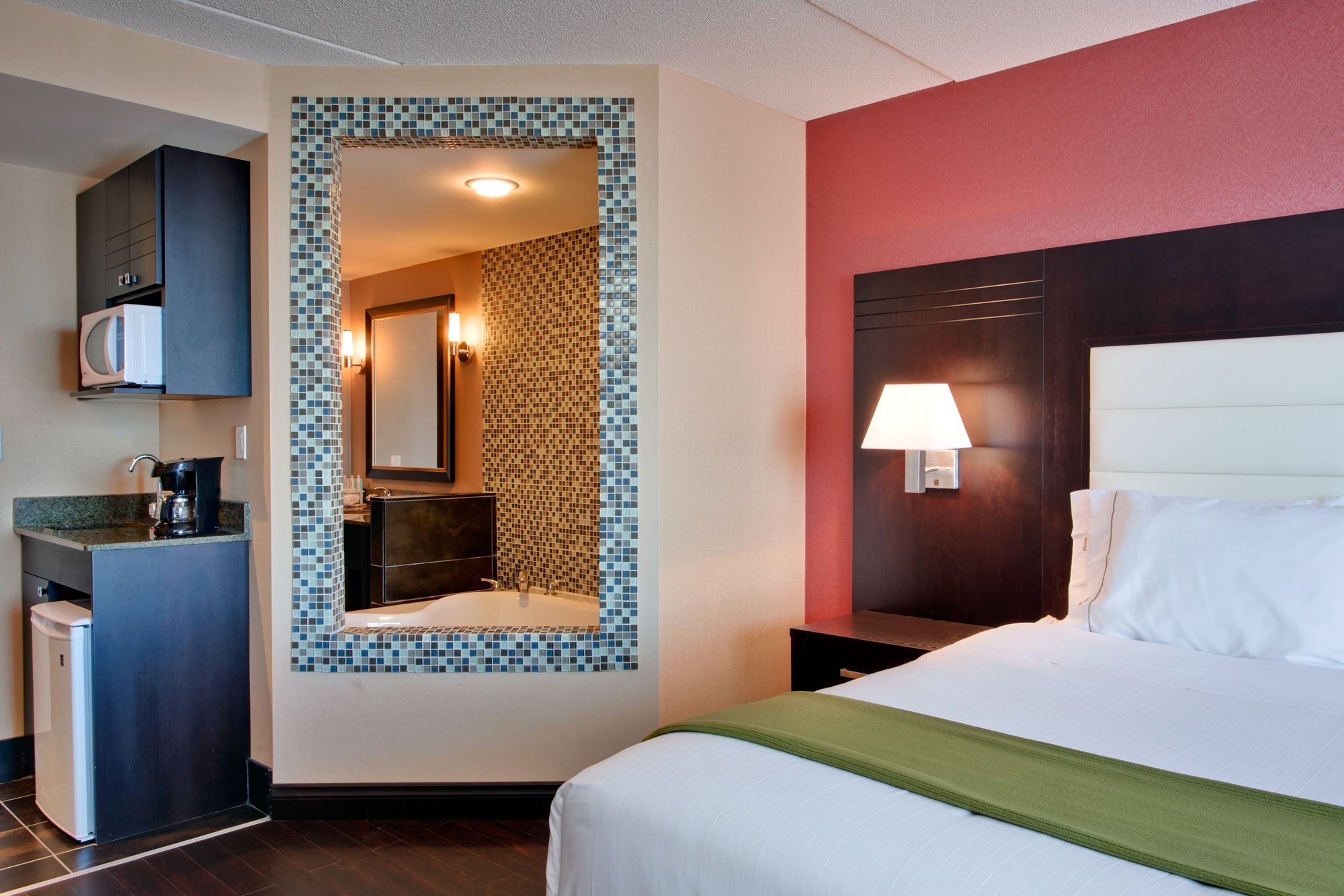 Holiday Inn Express & Suites Ottawa West - Nepean