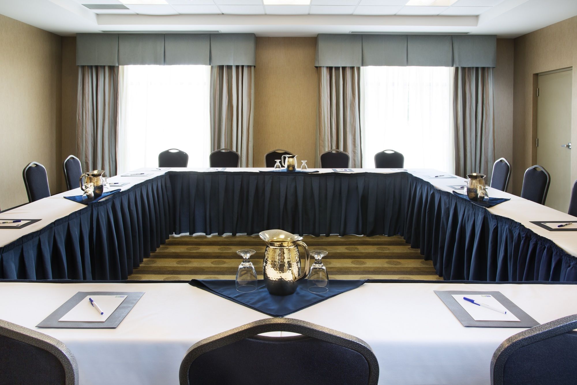 Holiday Inn Express & Suites Ottawa West - Nepean