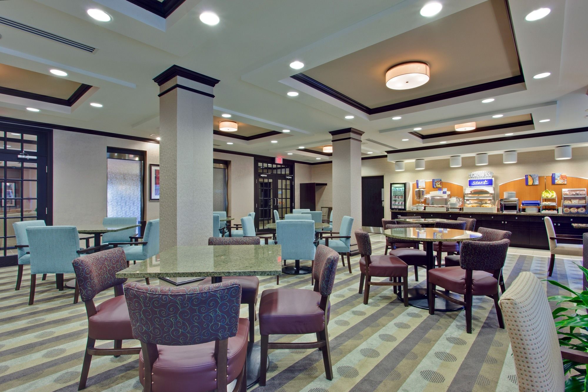 Holiday Inn Express & Suites Ottawa West - Nepean