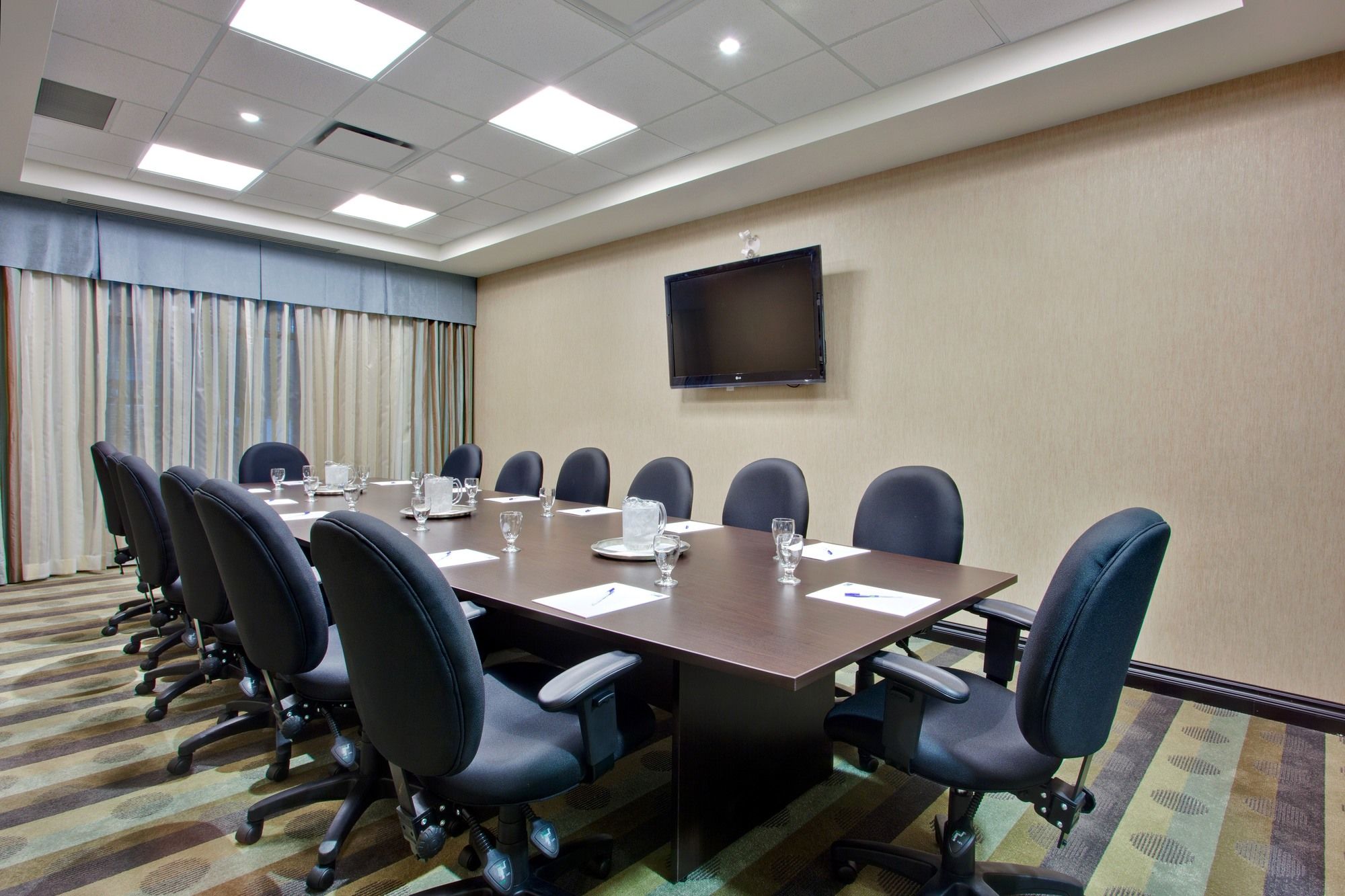 Holiday Inn Express & Suites Ottawa West - Nepean