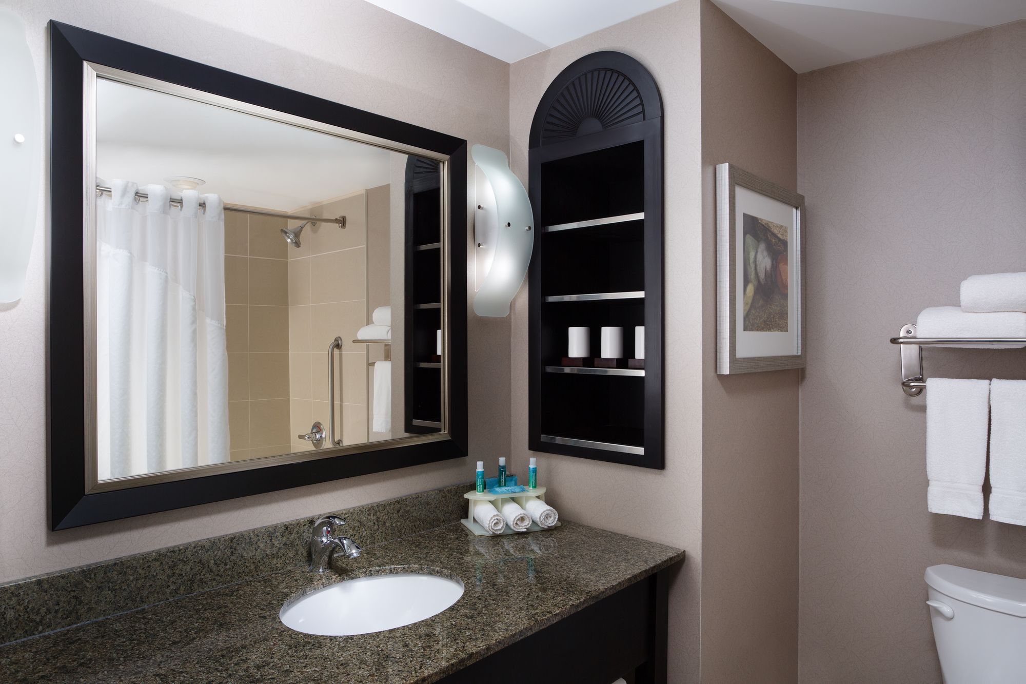Holiday Inn Express & Suites Ottawa West - Nepean