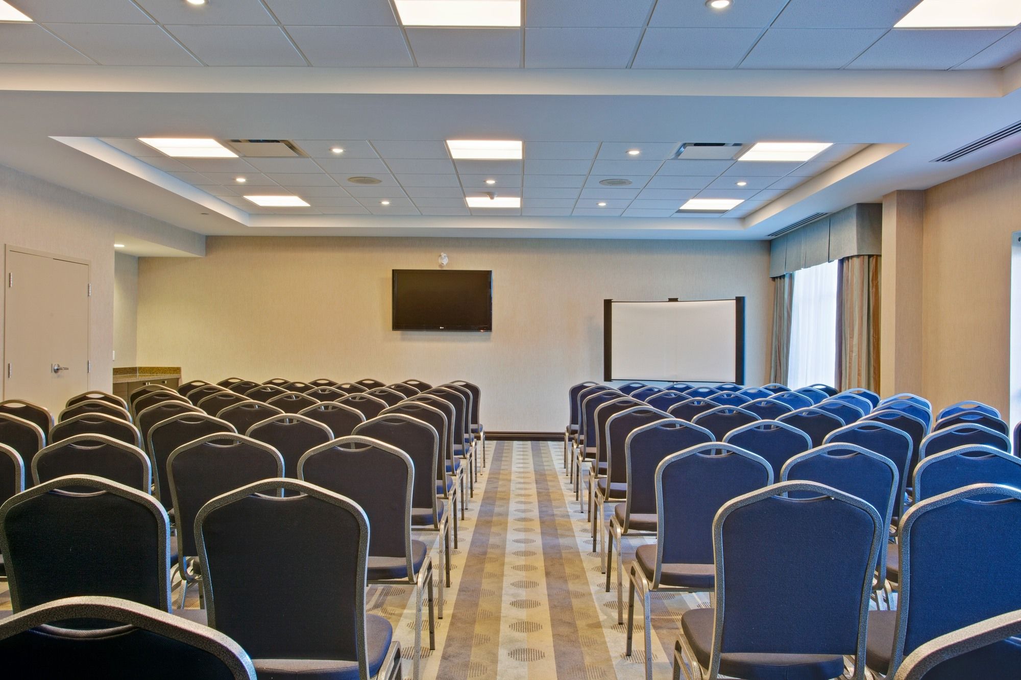 Holiday Inn Express & Suites Ottawa West - Nepean