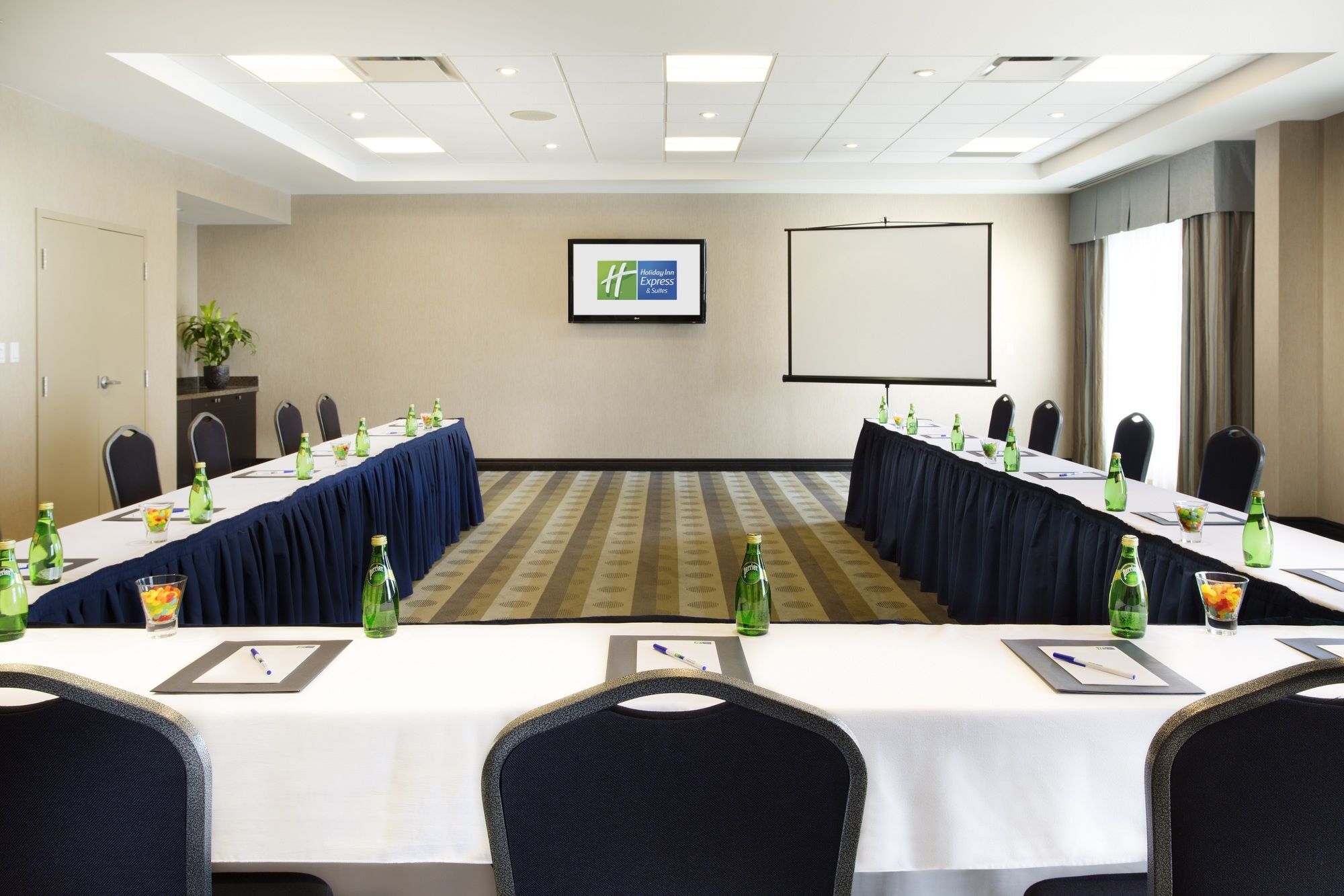 Holiday Inn Express & Suites Ottawa West - Nepean