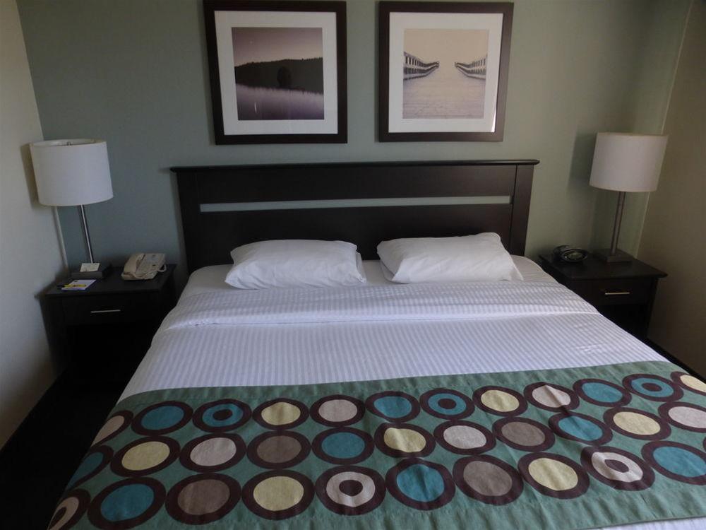 Super 8 by Wyndham Peterborough