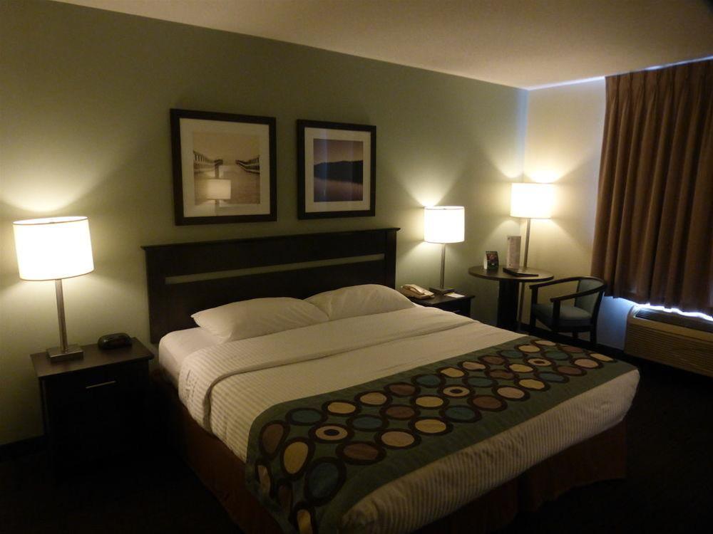 Super 8 by Wyndham Peterborough
