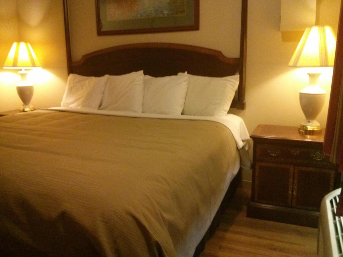 Knights Inn Port Colborne