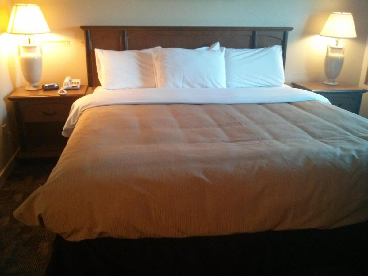 Knights Inn Port Colborne