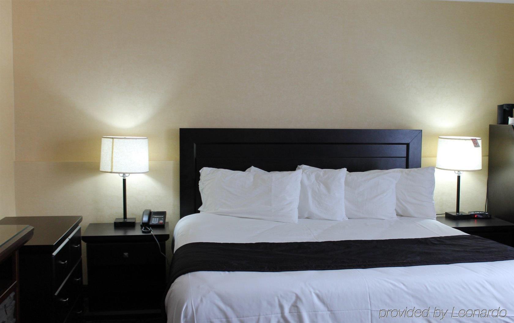 Travelodge by Wyndham Sarnia