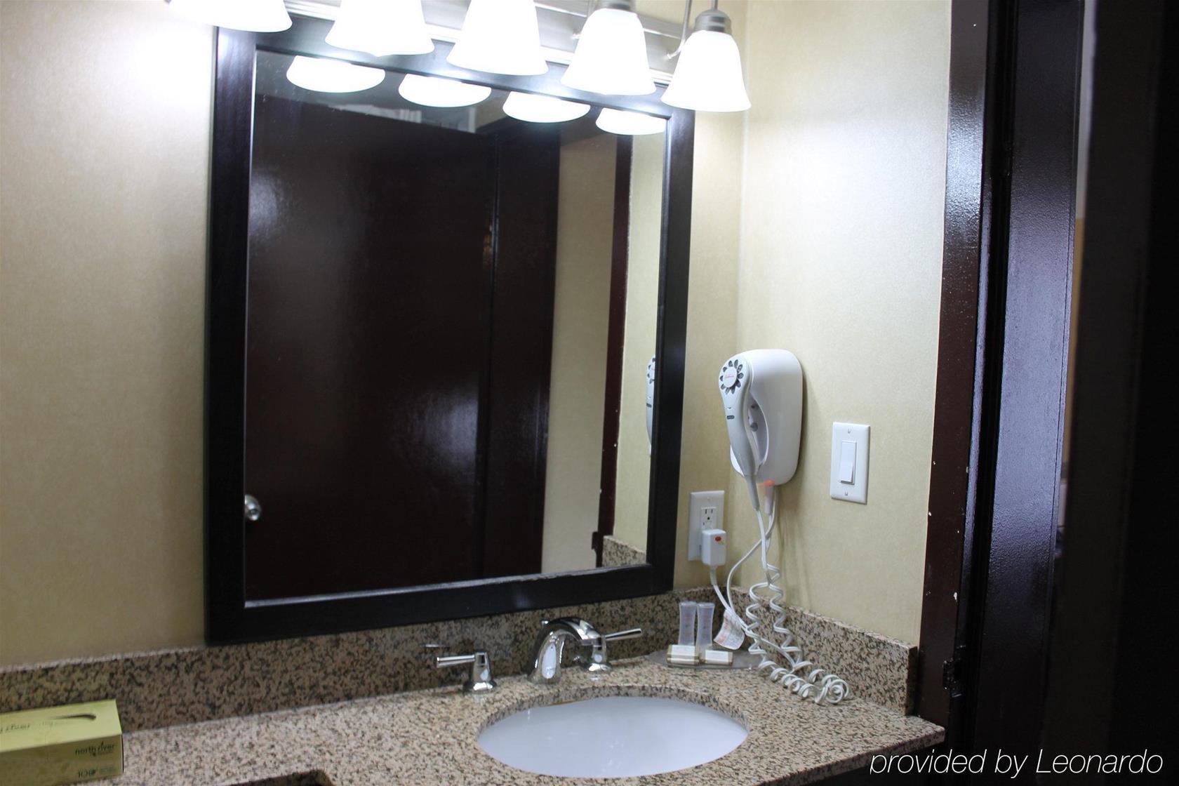 Travelodge by Wyndham Sarnia