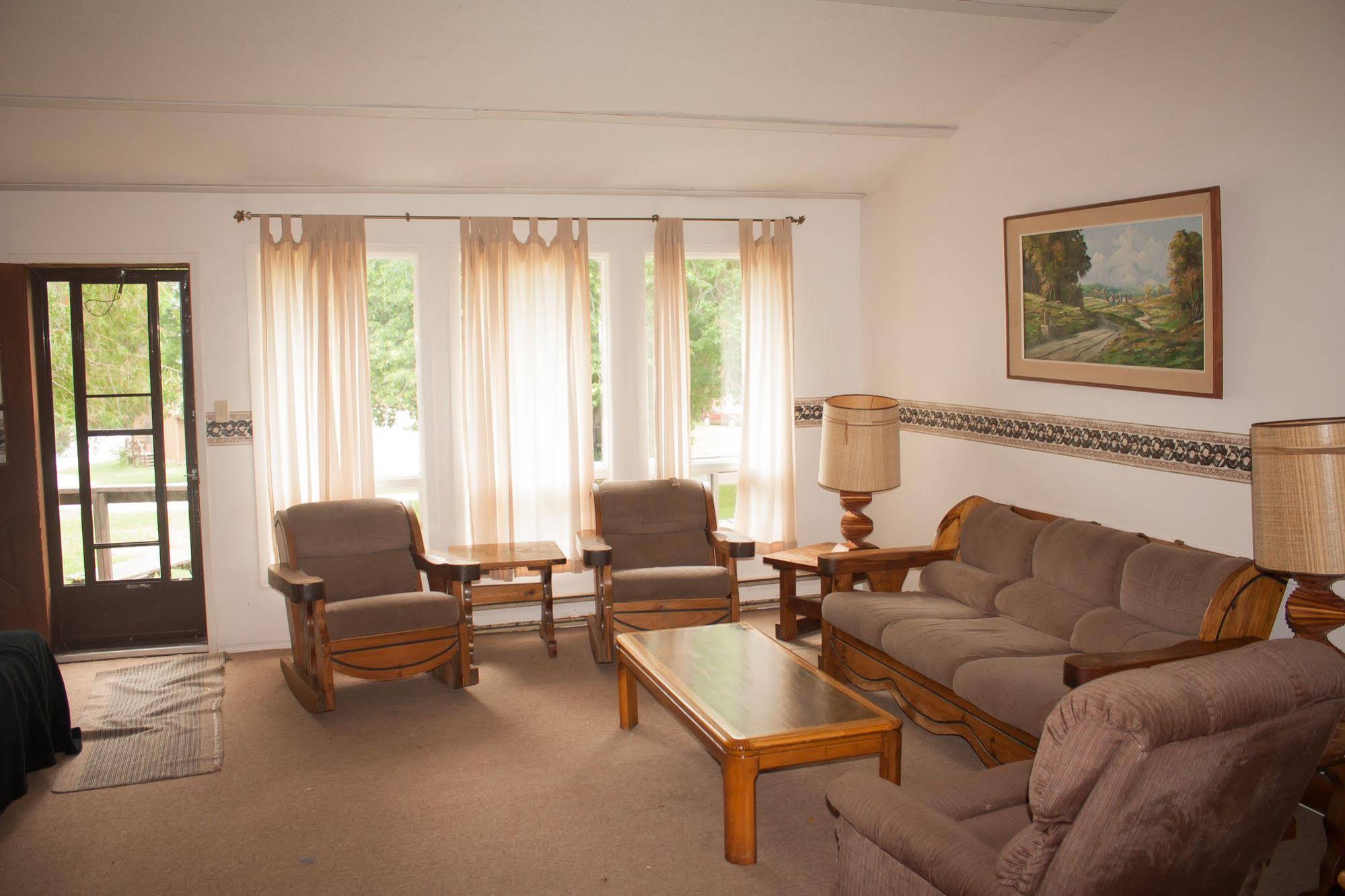 Lake Dalrymple Resort