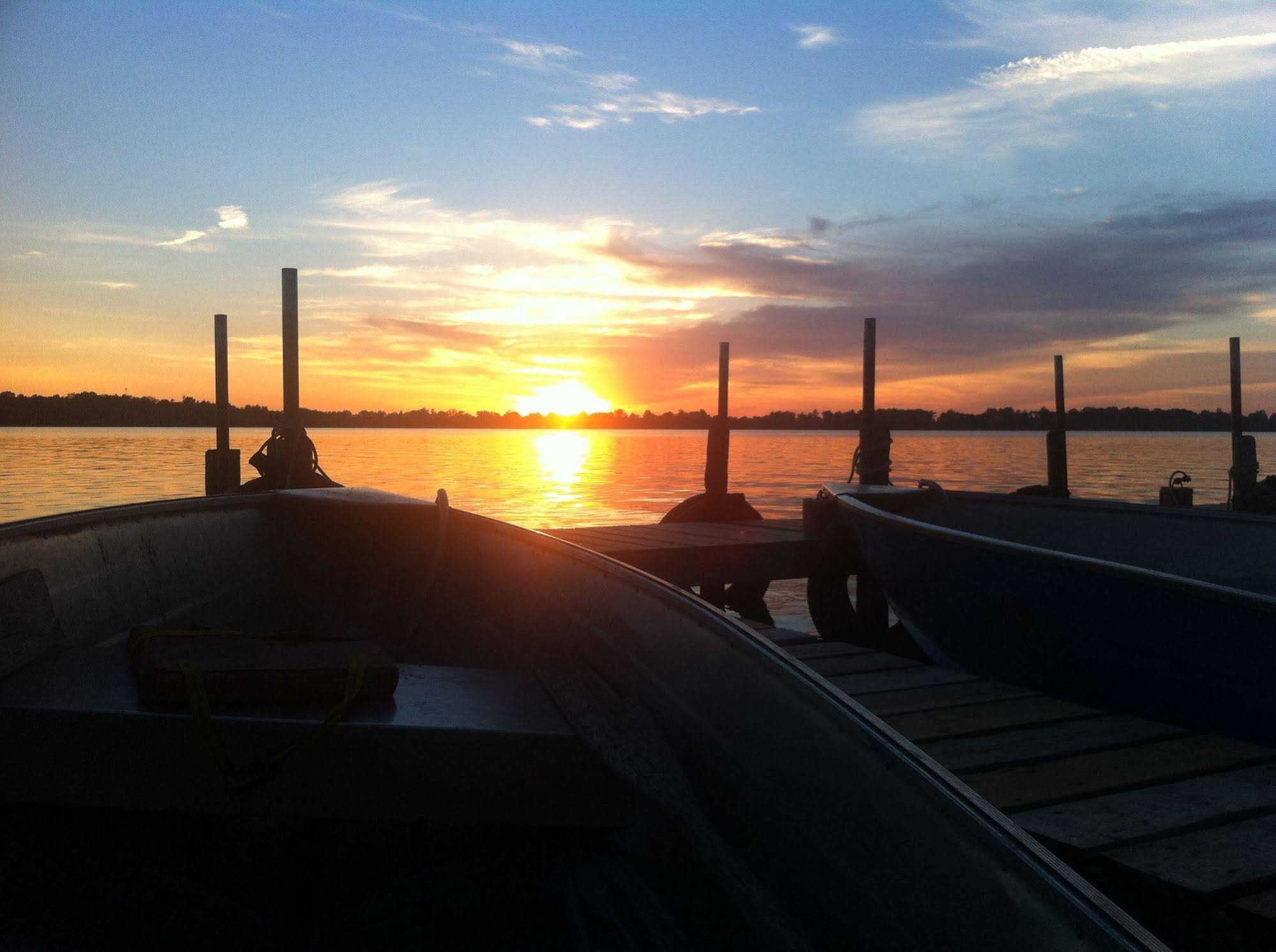 Lake Dalrymple Resort