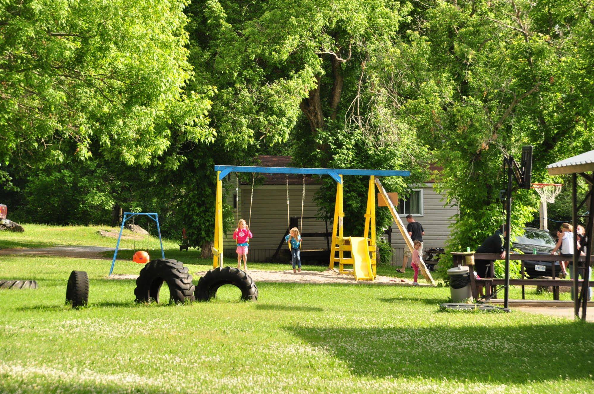 Lake Dalrymple Resort